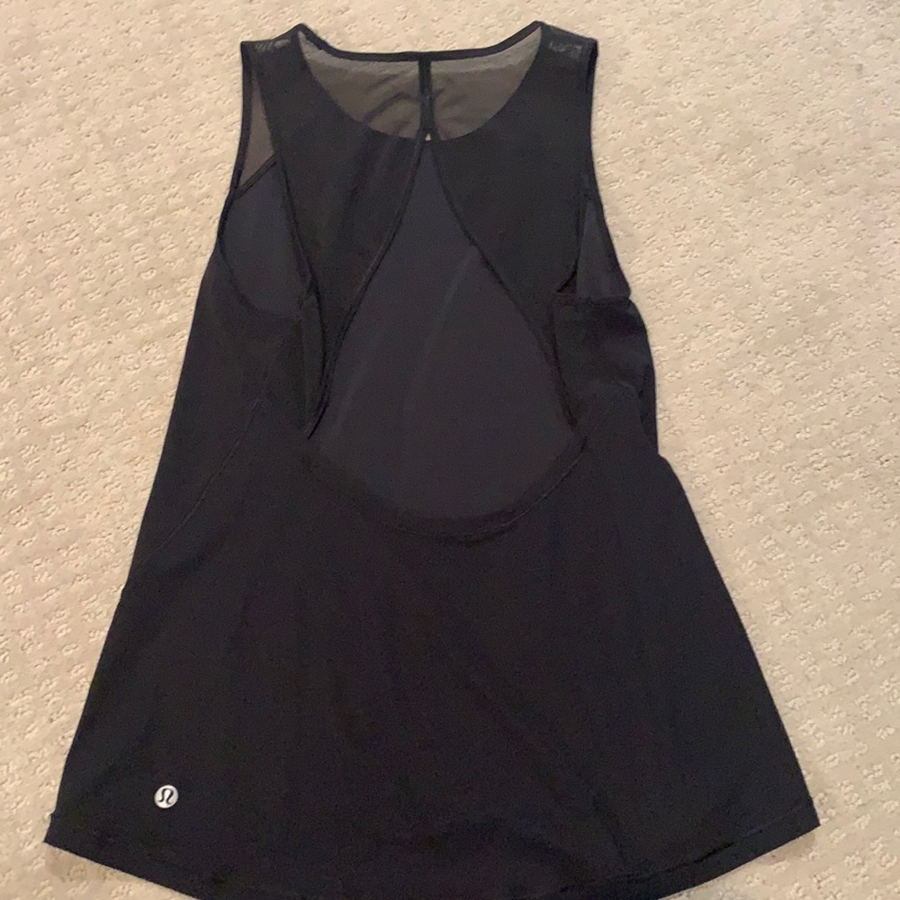 Size 6 lululemon tank